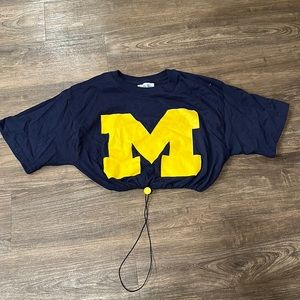 Cropped University of Michigan t-shirt